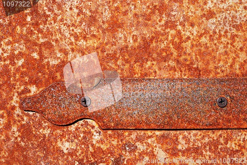 Image of rusty hinge 