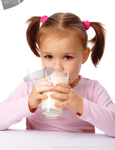 Image of Little girl drinks milk