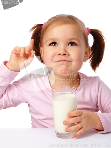 Image of Little girl drinks milk