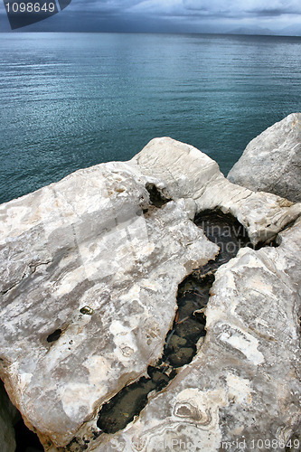 Image of White stone and sea