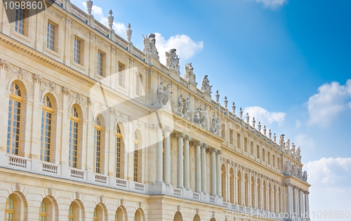Image of Palace side with statues on top in Versailles