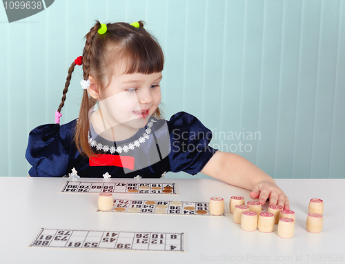 Image of Child playing with bingo at the table