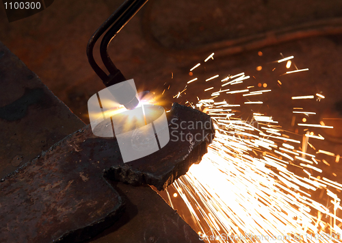 Image of metall cutting with acetylene welding