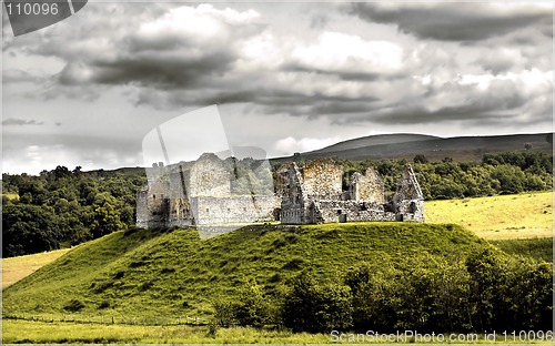 Image of Scottish castle ruins