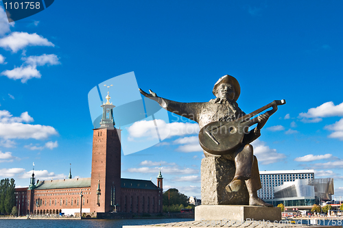 Image of Evert Taubes monument and Stockholm city hall