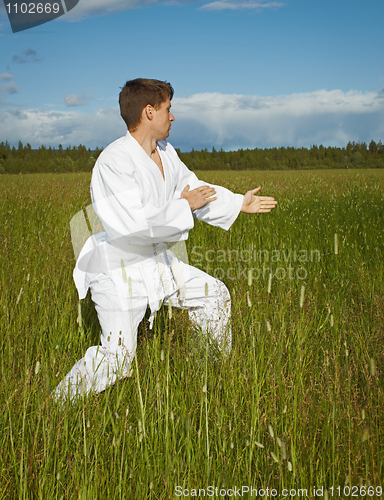 Image of Ðoung man goes in for karate in open air
