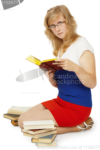 Image of Young girl - student reads books