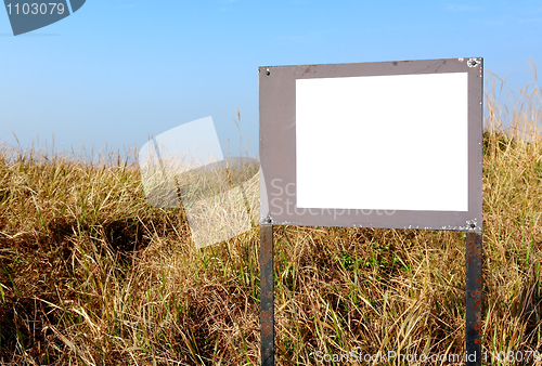 Image of blank sign outdoors