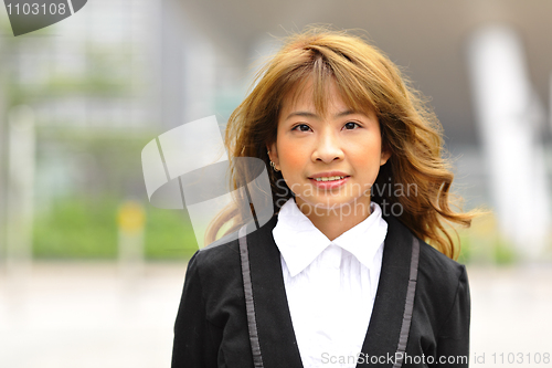 Image of young business woman