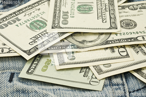 Image of US dollar banknotes and jeans