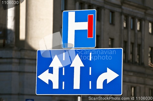 Image of Three-lane traffic sign.