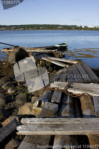 Image of The thrown boat