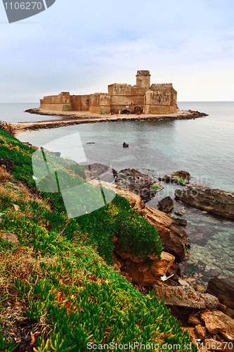 Image of le castella castle