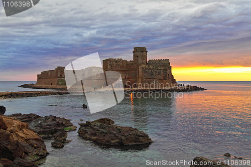 Image of le castella castle