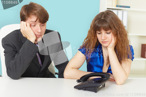 Image of Young people are waiting for phone call