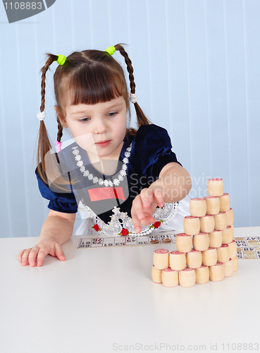 Image of Preschool-age girl playing with Lotto