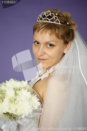 Image of Bride with bouquet of white flowers