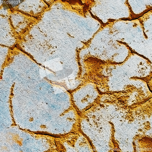 Image of Big cracks on surface of plaster