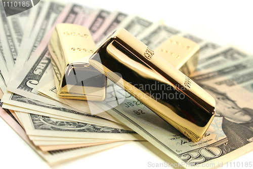 Image of Gold bullion on dollar bills