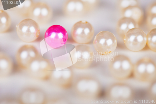 Image of Fake pearl of different color