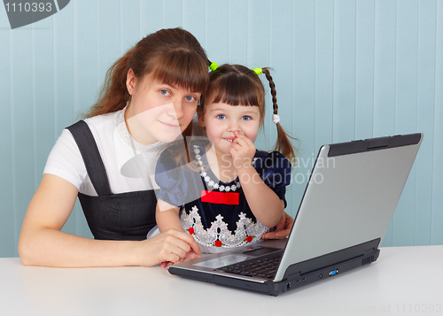 Image of Mother and daughter with computer
