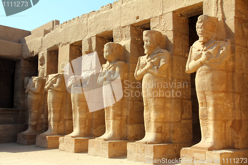 Image of ancient statues in Luxor karnak temple