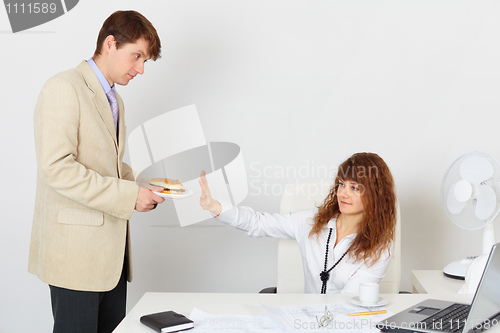 Image of Woman refuses to eat - diet