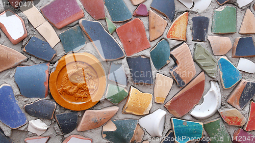 Image of Wall made of pottery pieces