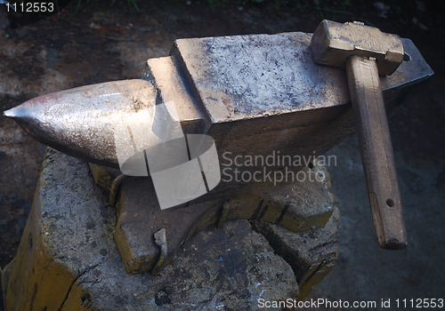 Image of hammer and anvil 