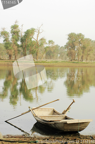 Image of Boat at lake