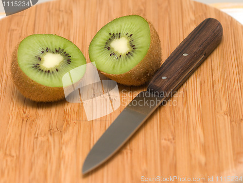 Image of Fruit and knife.