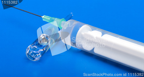 Image of Ampoule and syringe