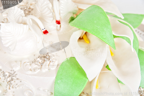 Image of wedding swan cake