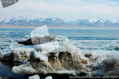 Image of Icy lake and mountains in Tibet