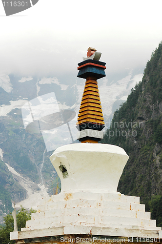 Image of Landmark of a white stupa in Shangrila