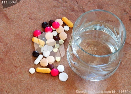 Image of Pills and water glass