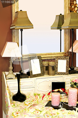 Image of Beauty table detail