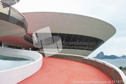 Image of Oscar Niemeyer's Niteroi Contemporary Art Museum and Sugar Loaf, in Rio de Janeiro, Brazil