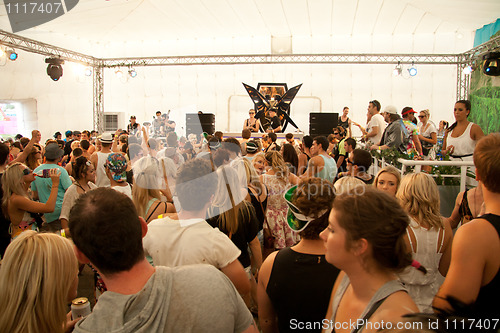 Image of People dancing at the FMF Brisbane 2011