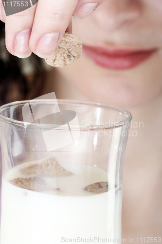 Image of Young people eating milk with cereals