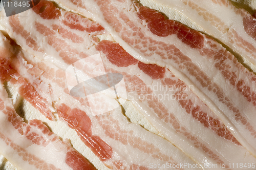 Image of raw bacon strips on paper towel for microwave