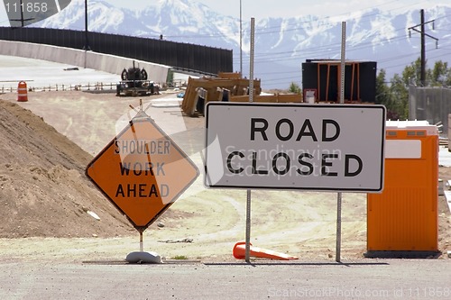 Image of Construction Site and Road Closed SIgn