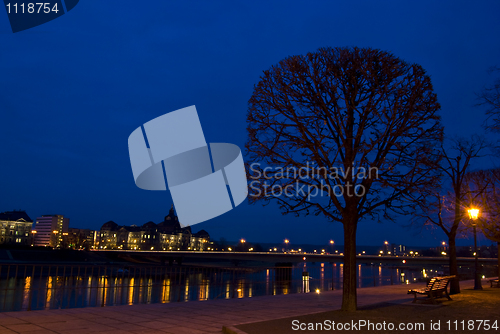 Image of Elbe at night