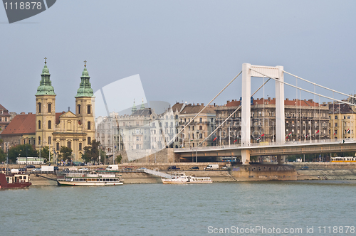 Image of Elizabeth bridge