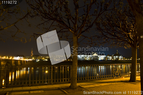 Image of Elbe at night