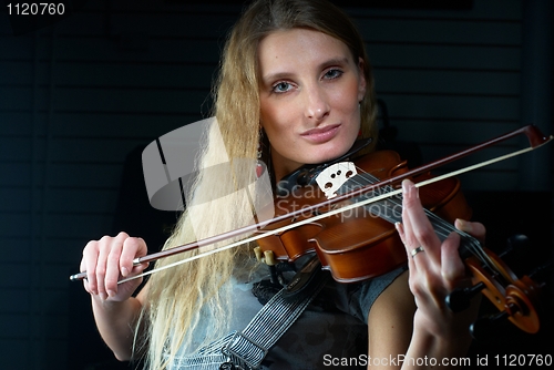 Image of Woman and violin