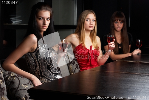 Image of Women in cafe