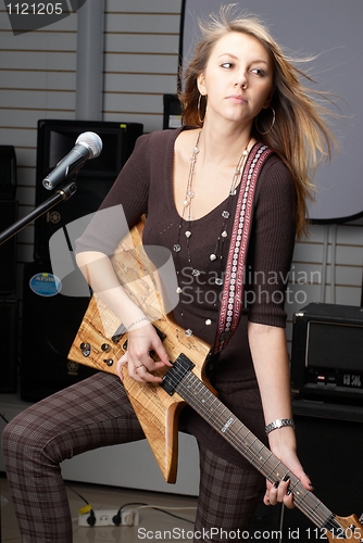 Image of Woman with guitar