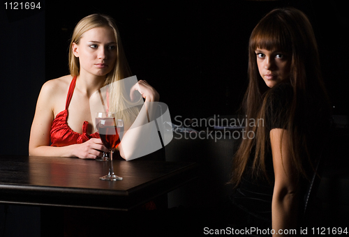 Image of Women in cafe