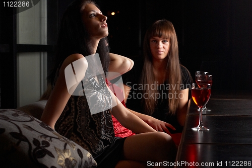 Image of Women in cafe